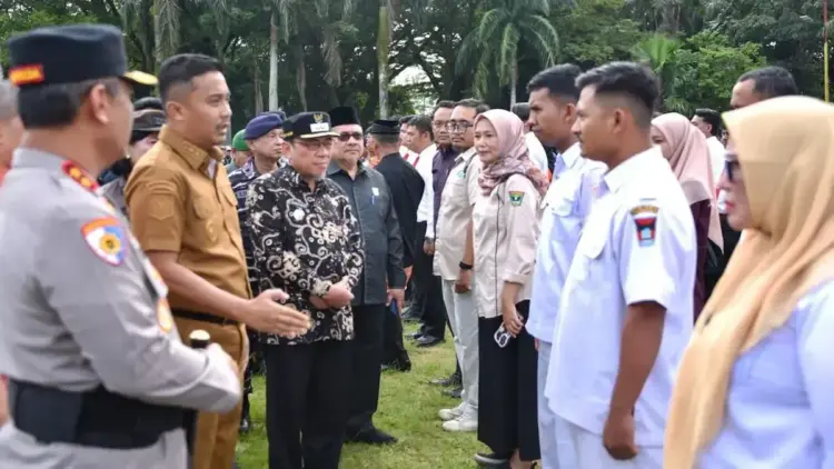 Wawako Padang hadir saat apel pasukan Operasi Ketupat Singgalang 2025 di Lapangan Imam Bonjol Padang, Kamis pagi. (dok. Prokopim)