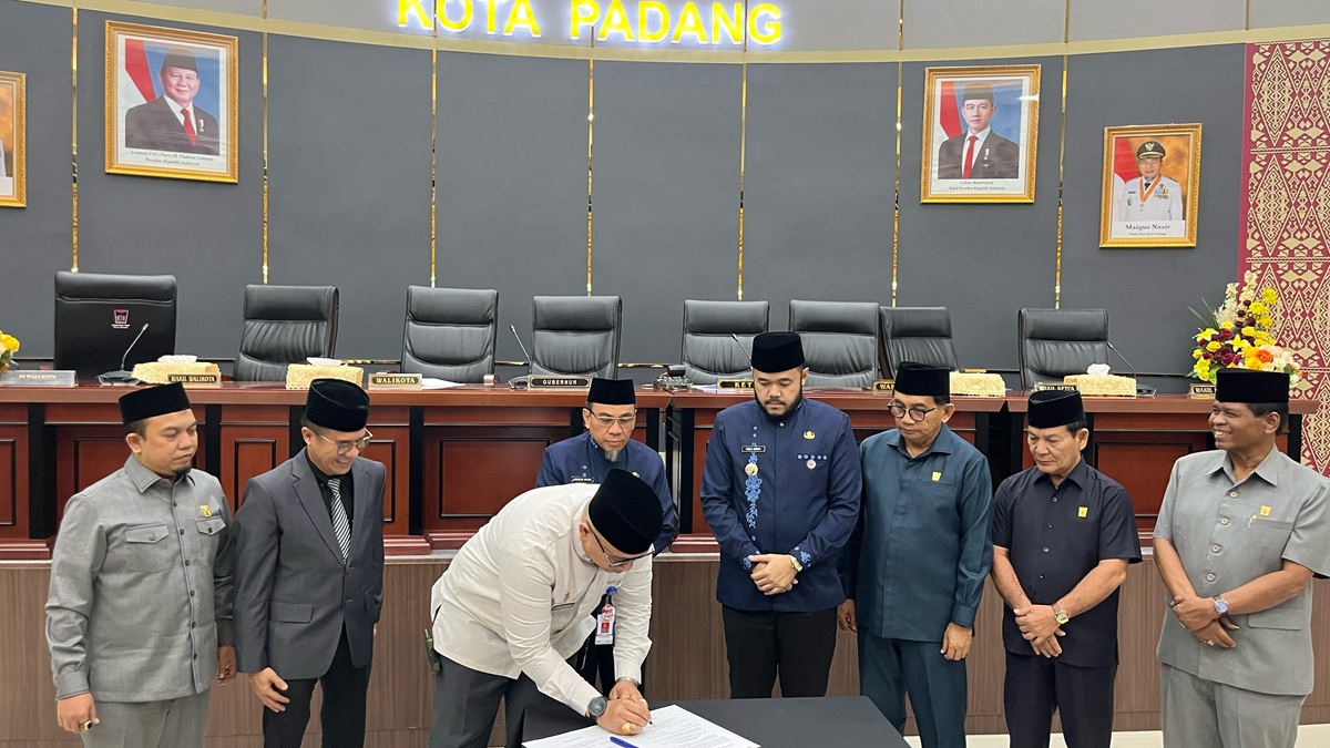 Sertijab Walikota Padang, Ketua DPRD Berharap Sinergitas Legislatif dan Eksekutif Terus Terjaga 3 WhatsApp Image 2025 03 04 at 14.05.16