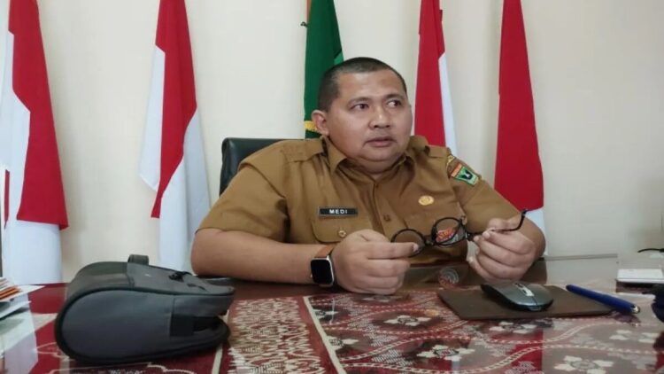 Kepala Badan Perencanaan Pembangunan Daerah (Bapedda) Sumatera Barat (Sumbar) Medi Iswandi saat diwawancarai di Padang, Sumatera Barat. (ANTAR/Fandi Yogari)