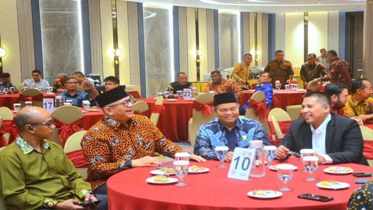 Serah Terima Jabatan Danrem 032/Wirabraja, Sekda Padang Apresiasi Kepemimpinan Brigjen Wahyu Eko Purnomo 1 Sekda Padang Andree Algamar menghadiri serah terima jabatan Danrem 032/Wirabraja. (Foto: Ist)