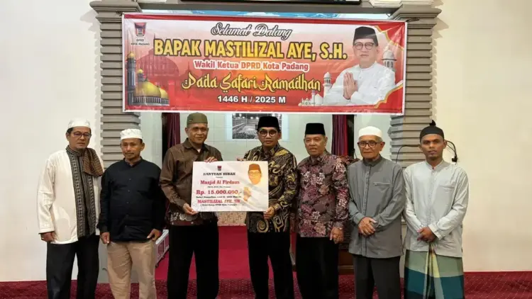 Wakil Ketua DPRD Padang Mastilizal Aye melakukan kunjungan Safari Ramadhan ke Masjid Al Firdaus, Ampang. (Foto: Dok. Istimewa)