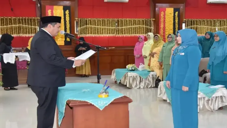 Yota Balad Kukuhkan Yosneli Balad sebagai Ketua TP-PKK Pariaman 2025-2030 1 Wako Pariaman kukuhkan kepengurusan TP-PKK periode 2025-2030. (Foto: Dok. Ist)