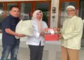 Andre Rosiade Bagikan Ribuan Paket Sembako dan Kain Sarung untuk Garin di Sumbar 2 Andre Rosiade Bagikan Ribuan Paket Sembako dan Kain Sarung untuk Garin di Sumbar