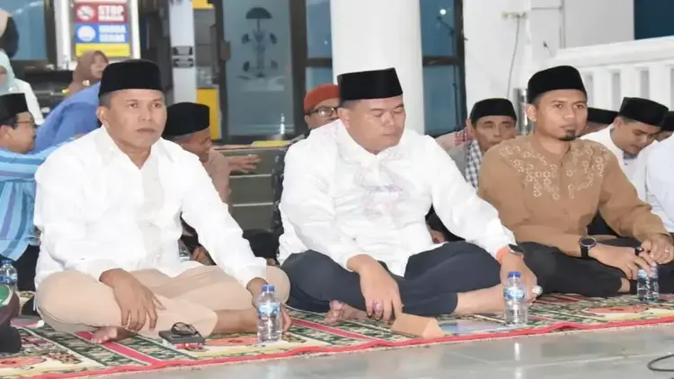 Wako dan Wawako Pariaman merayakan Idul Fitri 1446 H dengan takbiran keliling. (Foto: Dok. Ist)
