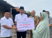 Wagub Vasko Beri Bantuan Rp25 Juta untuk Keluarga Terdampak Kebakaran di Alahan Panjang