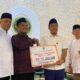 Wagub Vasko serahkan bantuan Rp50 juta untuk Masjid Muhsinin Payakumbuh. (dok. adpsb)