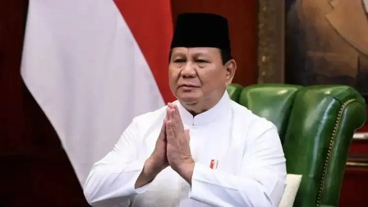 Presiden Prabowo Ajak Rakyat Indonesia Perkuat Solidaritas pada Idul Fitri 1446 Hijriah 1 Presiden Prabowo Subianto mengucapkan selamat Idulfitri 1446 Hijriah kepada seluruh umat Islam di tanah air dan di dunia di Jakarta, Minggu (30/3/2025). ANTARA/HO-BPMI Sekretariat Presiden.