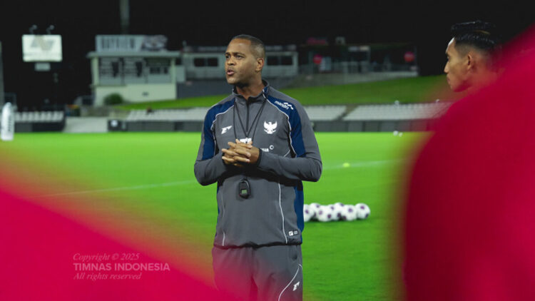 Coach Patrick Kluivert saat sesi latihan perdana Timnas Indonesia. (dok. PSSI)