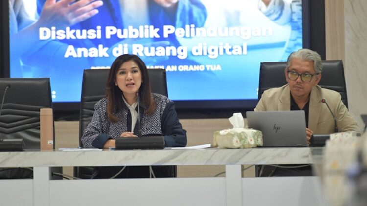 Direktur Jenderal Komunikasi Publik dan Media (KPM) Kemkomdigi Fifi Aleyda Yahya menegaskan bahwa aturan baru akan mengharuskan platform digital mengklasifikasikan layanan mereka berdasarkan tingkat risiko bagi anak-anak. Hal itu disampaikan Fifi, dalam Diskusi Publik Pelindungan Anak di Ruang Digital Bersama Perwakilan Orang Tua di Jakarta, Jumat (28/2/2025). ( Amiriyandi Ditjen KPM Kemkomdigi)