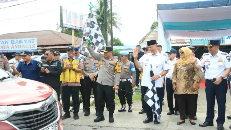 Jalur sistem satu arah Padang-Bukittinggi resmi dibuka. (dok. Bidhumas)