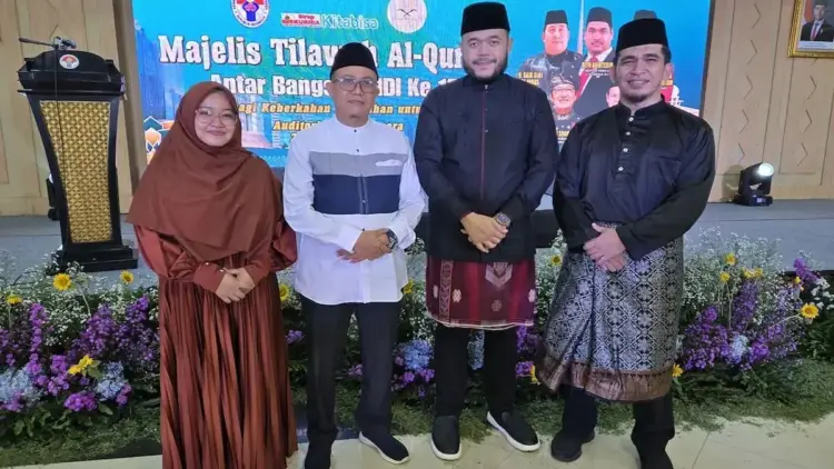 Berangkat dengan Wako Fadly, Dua Kafilah MTQ DMDI Kota Padang Siap Raih Prestasi 1 Wako Fadly Amran berangkat bersama dua kalifah MTQ DMDI ke Jakarta. (dok. Prokopim)