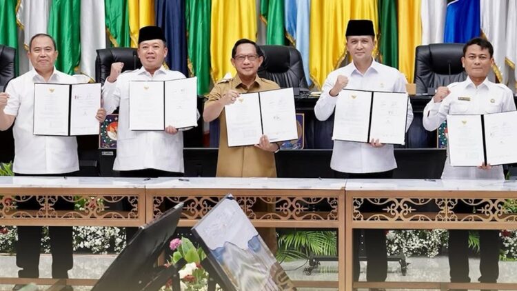 Kementerian ATR/BPN Kolaborasi dengan Tiga Kementerian dan Satu Badan untuk Tata Kelola Pertanahan 1 Kolaborasi Kementerian ATR/BPN dengan tiga Kementerian dan satu badan untuk tata kelola pertanahan. (dok. ATR/BPN)