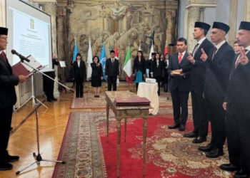 Pengambilan sumpah tiga pemain naturalisasi teranyar, yakni Emil Audero Mulyadi, Dean James dan Joey Pelupessy. (dok. PSSI)