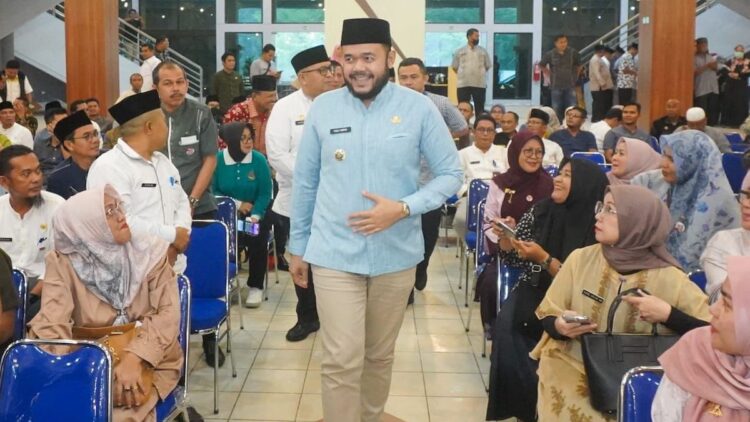 Kumpulkan Pejabat Struktural OPD se-Kota Padang, Wako Fadly Amran Selaraskan Progul dengan Isu Terkini 1 Pertemuan Wako Fadly Amran dengan pejabat struktural OPD se-Kota Padang. (dok. Prokopim)