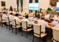 Presiden Prabowo menggelar ratas dengan sejumlah menteri terkait Koperasi Desa Merah Putih. (foto. Rusman - Biro Pers Sekretariat Presiden)