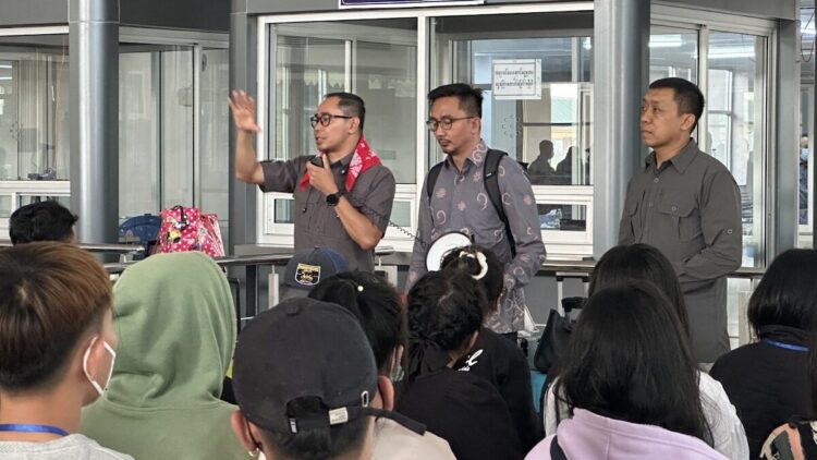 Jadi Korban Eksploitasi Online Scam di Myanmar, 400 WNI Berhasil Diselamatkan 1 Ratusan WNI yang menjadi korban eksploitasi online scam di Myanmar berhasil dipulangkan. (dok. Kemenlu)