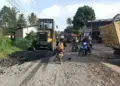 Ruas jalan Payakumbuh-Sitangkai dalam perbaikan (dok. adpsb)