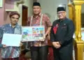 Sekdako Padang Serahkan Bantuan Hibah Rp15 Juta di Masjid Nurul Islam Lubuk Buaya dan 3 Safari Ramadan Sekdako Padang ke Masjid Nurul Islam Lubuk Buaya. (dok. Prokopim)