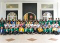 Siswa Program Magenta Semen Padang 2025 bersama Dirkeu Oktoweri dan jajaran. (dok. Humas)