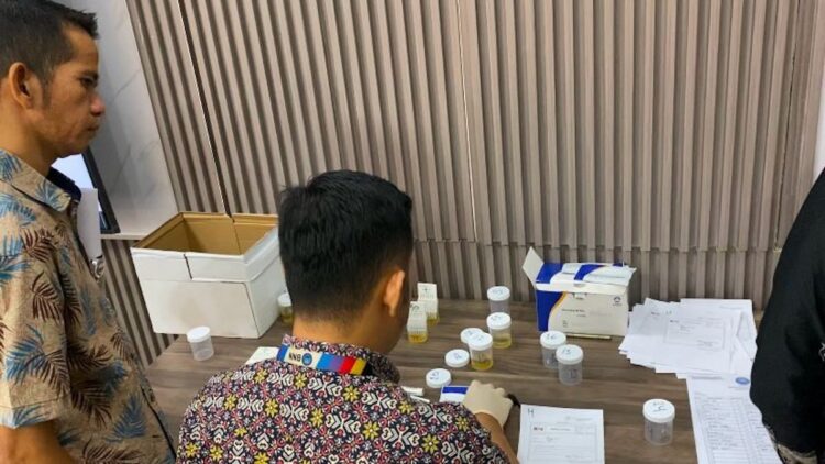 Tes narkoba awak perkeretaapian oleh KAI Divre II Sumbar. (dok. Humas KAI)