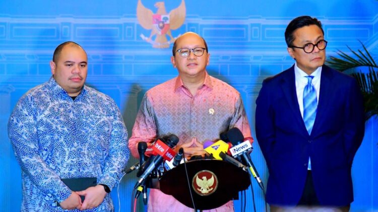 Tiga pimpinan Danantara beri keterangan pers usai pertemuan dengan Presiden Prabowo. (dok. Biro Pers Sekretariat Presiden)