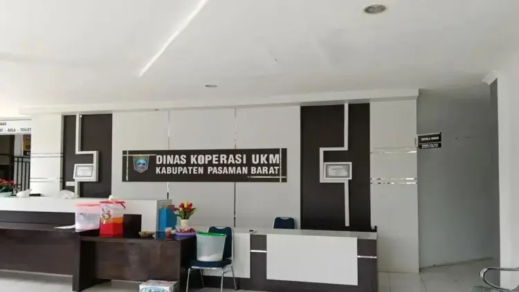 Pemkab Pasbar Segera Tindaklanjuti Pembentukan Koperasi Merah Putih di 90 Nagari 1 Kantor Dinas Perdagangan Koperasi dan UKM. Dinas itu saat ini siap menindaklanjuti pembentukan Koperasi Desa Merah Putih di daerah itu. ANTARA/Altas Maulana.