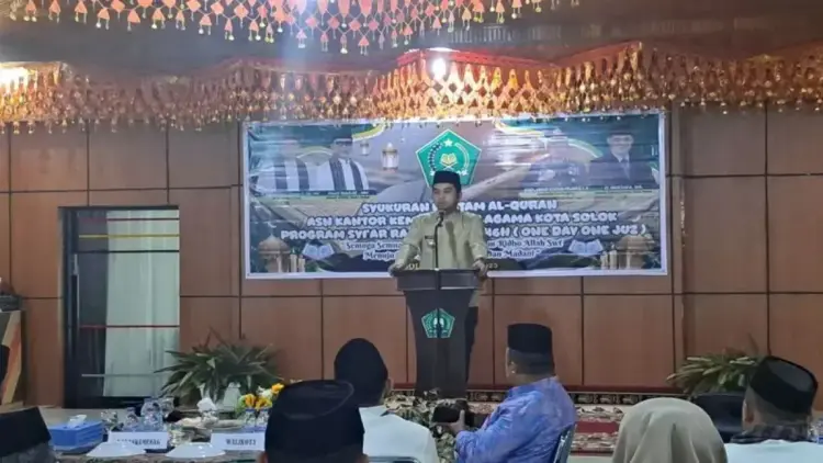 Wali Kota Solok Ramadhani Kirana Putra saat menghadiri acara khatam Al Quran ASN di lingkup Kemenag Kota Solok, Sumatera Barat. ANTARA/HO-Diskominfo Solok