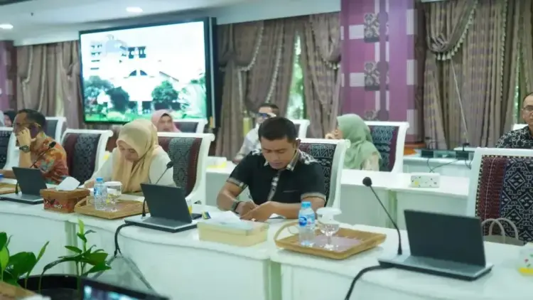 Bupati Solok Jon Firman Pandu saat mengikuti pertemuan program Sekolah Rakyat yang dilaksanakan oleh Kemendagri dan Kemensos RI di Gedung Konvensi TMP Kalibata Jakarta pada Senin (21/4/2025). ANTARA/HO-Diskominfo Solok.