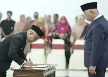 Gubernur Sumbar Resmi Kukuhkan Edi Dharma Syafni sebagai Pjs Bupati Pasaman 7 Gubernur Sumbar Resmi Kukuhkan Edi Dharma Syafni sebagai Pjs Bupati Pasaman