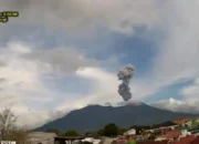 Gunung Marapi Erupsi Pagi Ini, Suara Dentuman Terdengar hingga Bukittinggi
