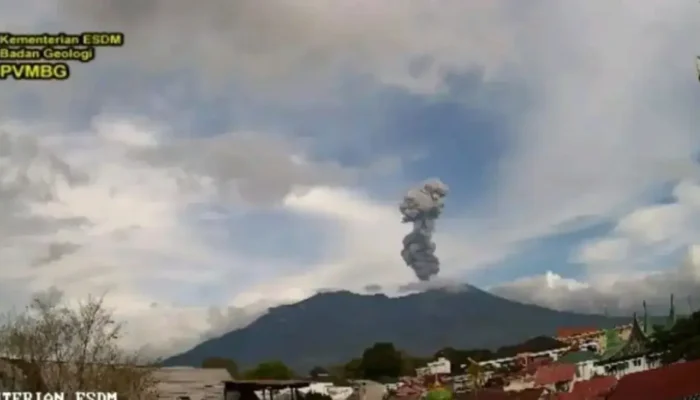 Gunung Marapi Erupsi Pagi Ini, Suara Dentuman Terdengar hingga Bukittinggi