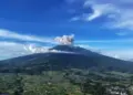 Gunung Marapi Erupsi Tiga Kali dalam Sehari, Waspadai Potensi Bahaya Lahar dan Abu Vulkanik