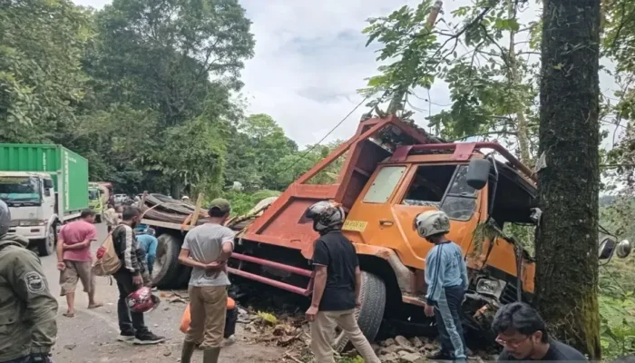 Rem Blong, Truk Tabrak 9 Kendaraan di Padang Panjang, 12 Orang Luka-luka