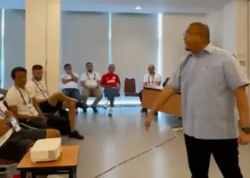 Andre Rosiade siapkan bonus 300 juta untuk Semen Padang FC. (dok. istimewa)