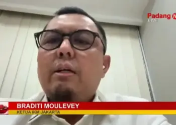 Braditi Moulevey saat live di Padang TV. (dok. tangkapan layar)