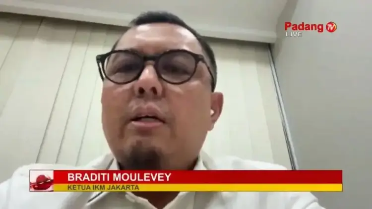 Braditi Moulevey saat live di Padang TV. (dok. tangkapan layar)