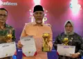Gubernur Mahyeldi Terima Penghargaan Top Pembina BUMD Award 2025 3 Gubernur Mahyeldi terima top Pembina BUMD 2025. (dok. adpsb)