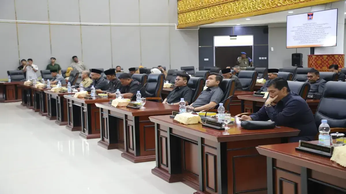 DPRD Padang Gelar Paripurna, Wali Kota Sampaikan Tiga Ranperda Strategis 3 IMG 20250414 WA0021 1536x1024 1