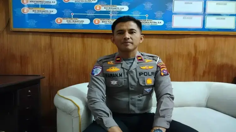 Dekatkan Layanan, Samsat Lubuk Basung Gelar Samsat Keliling di Lima Kecamatan 1 Kanit Kepala Unit Registrasi dan Identifikasi Kendaraan Bermotor (Regident) Polres Agam IPDA Wawan Mulyawan. Dok ANTARA/Yusrizal