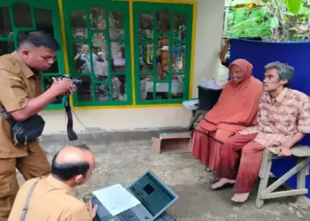 Disdukcapil Agam Jemput Bola Rekam KTP Warga Sakit dan Lansia, Bantu Akses Bantuan Sosial 1 Disdukcapil Agam Jemput Bola Rekam KTP Warga Sakit dan Lansia, Bantu Akses Bantuan Sosial