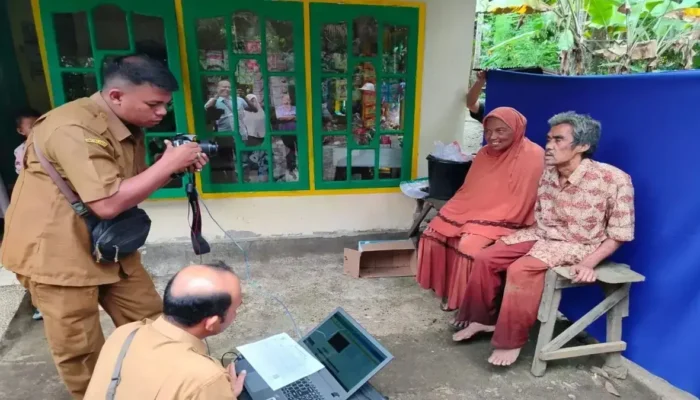 Disdukcapil Agam Jemput Bola Rekam KTP Warga Sakit dan Lansia, Bantu Akses Bantuan Sosial