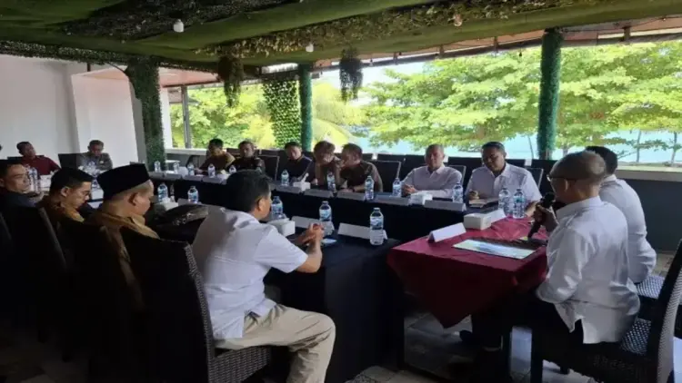 Waspadai Kawin Campur dan Perusahaan Siluman, Tim Pora Sumbar Perketat Pengawasan WNA 1 Rapat Tim Pengawasan Orang Asing (Pora) Sumatra Barat (Sumbar) pada Selasa (29/4). ANTARA/FathulAbdi