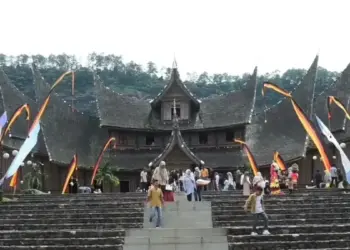 Wisatawan ke Istano Basa Pagaruyung Meningkat Signifikan, Disparpora Tawarkan Asuransi Kecelakaan