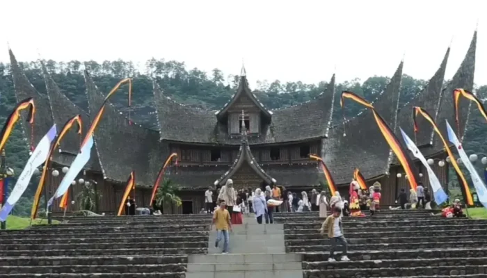 Bencana Melanda Sumbar, Kemenpar Resmi Tunda Festival Minangkabau