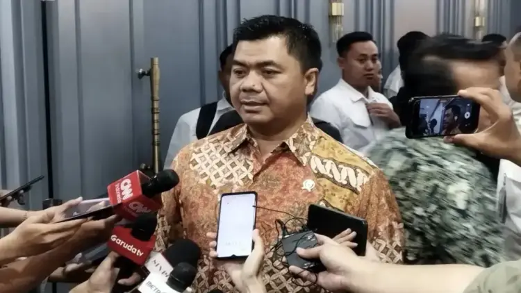 Wamensesneg: Video Monolog Gibran Perlu, Agar Publik tak Terjebak Informasi Bias 1 Wakil Menteri Sekretaris Negara (Wamensesneg) Juri Ardiantoro di Kompleks Parlemen, Jakarta, Kamis (13/2/2025). (ANTARA/Bagus Ahmad Rizaldi)