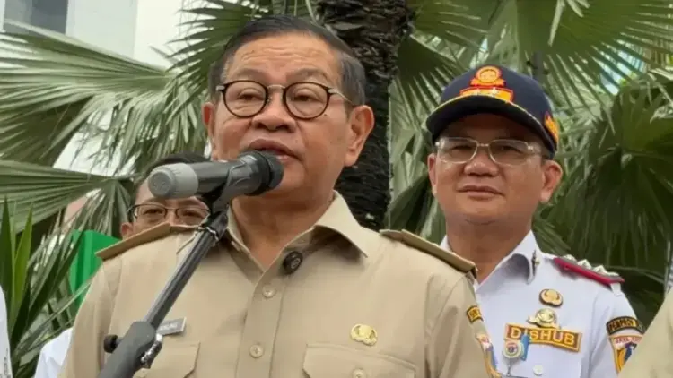 Gubernur DKI Jakarta Pramono Anung Wibowo saat dijumpai di Balai Kota Jakarta, Senin (21/4/2025). ANTARA/Lifia Mawaddah Putri.