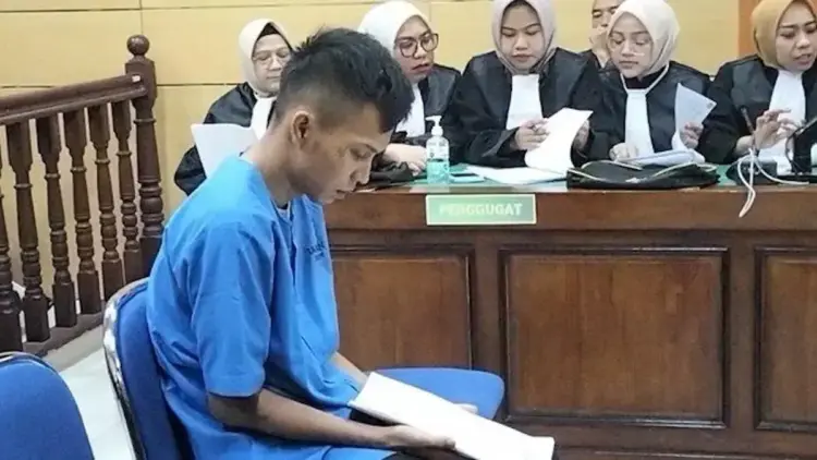 Jaksa Ajukan Dakwaan Hukuman Mati dan Seumur Hidup terhadap In Dragon 1 Sidang perdana pelaku pembunuh Nia Kurnia Sari, gadis penjual gorengan di Pariaman. (dok. istimewa)