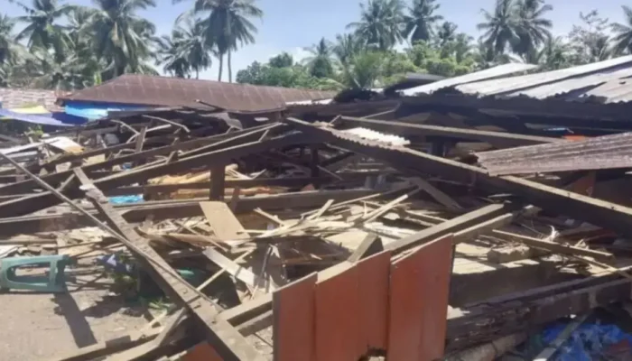 Los Pasar Ambruk Saat Ramai Pengunjung di Padang Pariaman, Beruntung tak Ada Korban