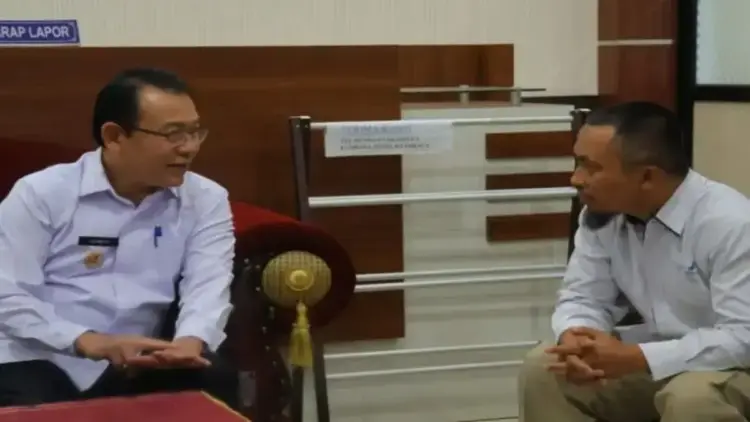 Wako Payakumbuh Dorong BPOM Perkuat Edukasi Keamanan Produk Obat dan Makanan 1 Wali Kota Payakumbuh Zulmaeta bersama Kepala Balai POM di Payakumbuh. Antara/HO-Pemkot Payakumbuh