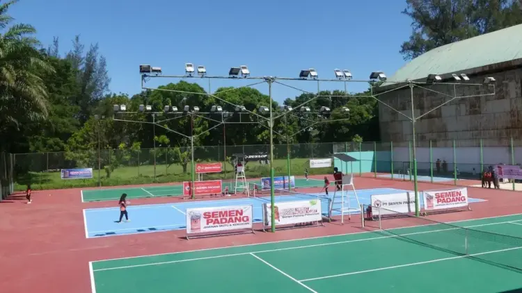 110 Atlet Berlaga di Kejurda Tenis Junior Semen Padang 2025, Ajang Pemanasan Menuju Kejurnas 1 Kejurda Tenis Junior Semen Padang 2025 digelar. (dok. Humas)